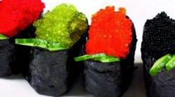 Гункан с икрой Тобико