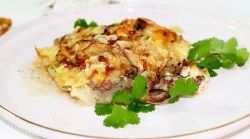 Картофель запечённый со свининой в сыре